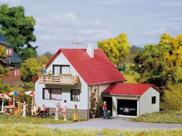 Auhagen 12222 H0/TT Haus mit Garage