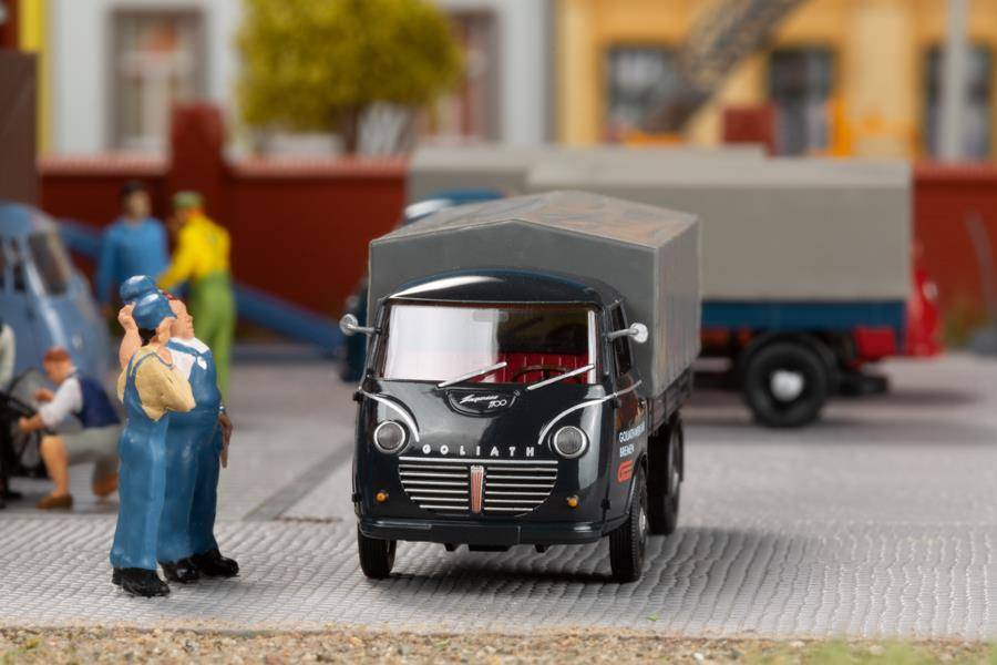 Auhagen 66027 H0 Pritschenwagen Plane Goliath-Werke Fertigmodell