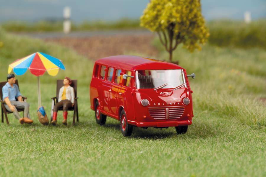 Auhagen 66013 H0 Kombi rot Fertigmodell