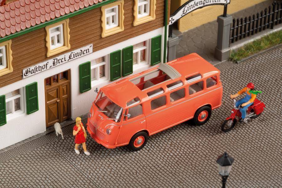 Auhagen 66019 H0 Luxusbus hellkoralle Fertigmodell