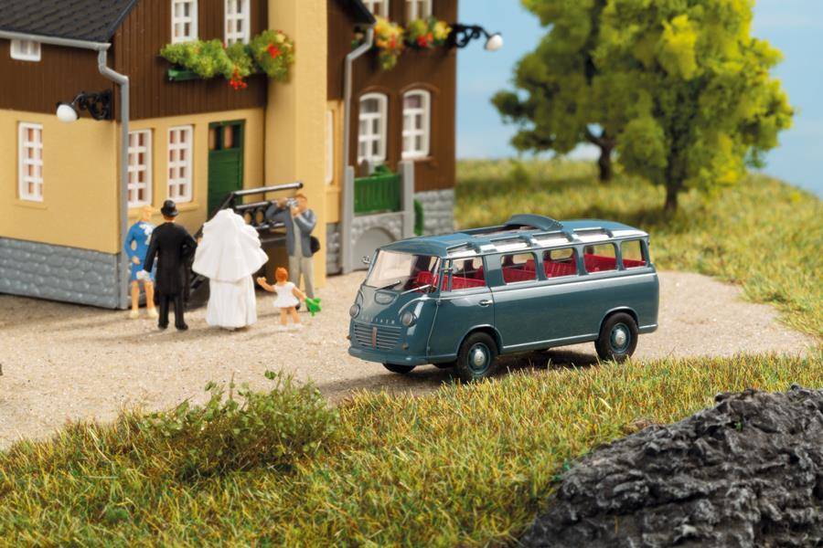 Auhagen 66018 H0 Luxusbus hellblaugrau Fertigmodell