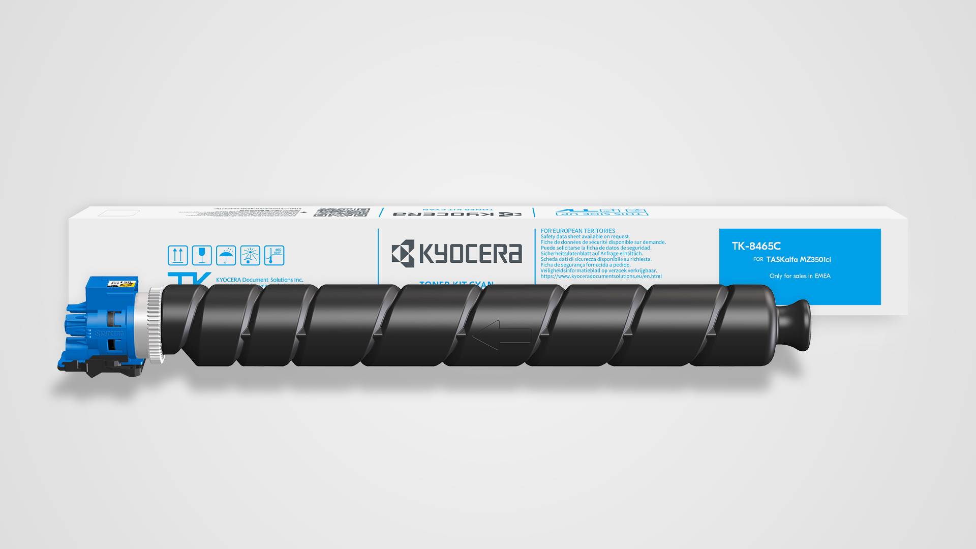 Kyocera schwarze Tonerkartusche mit blauer Endkappe, dargestellt in der Verpackung auf weißem Hintergrund.