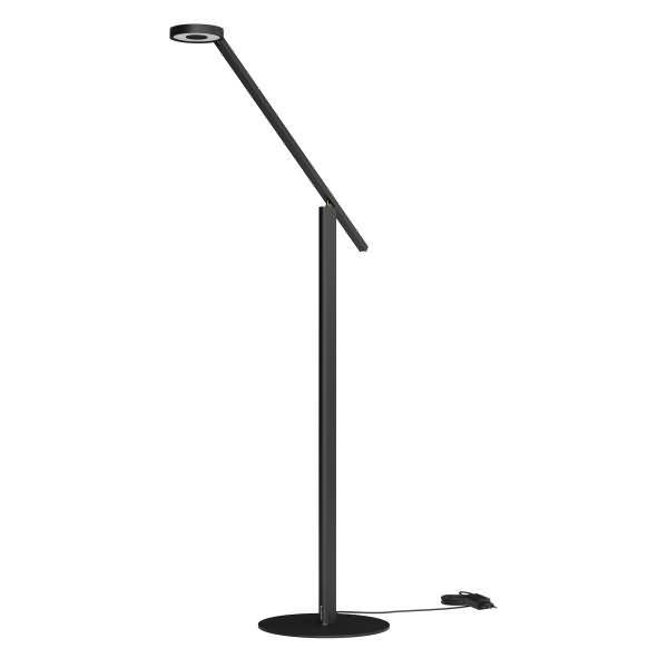 Minimalistische schwarze LED-Stehleuchte mit rundem Sockel, schlankem Schaft, geneigtem Arm und kleinem kreisförmigem Leuchtenkopf auf weißem Hintergrund.