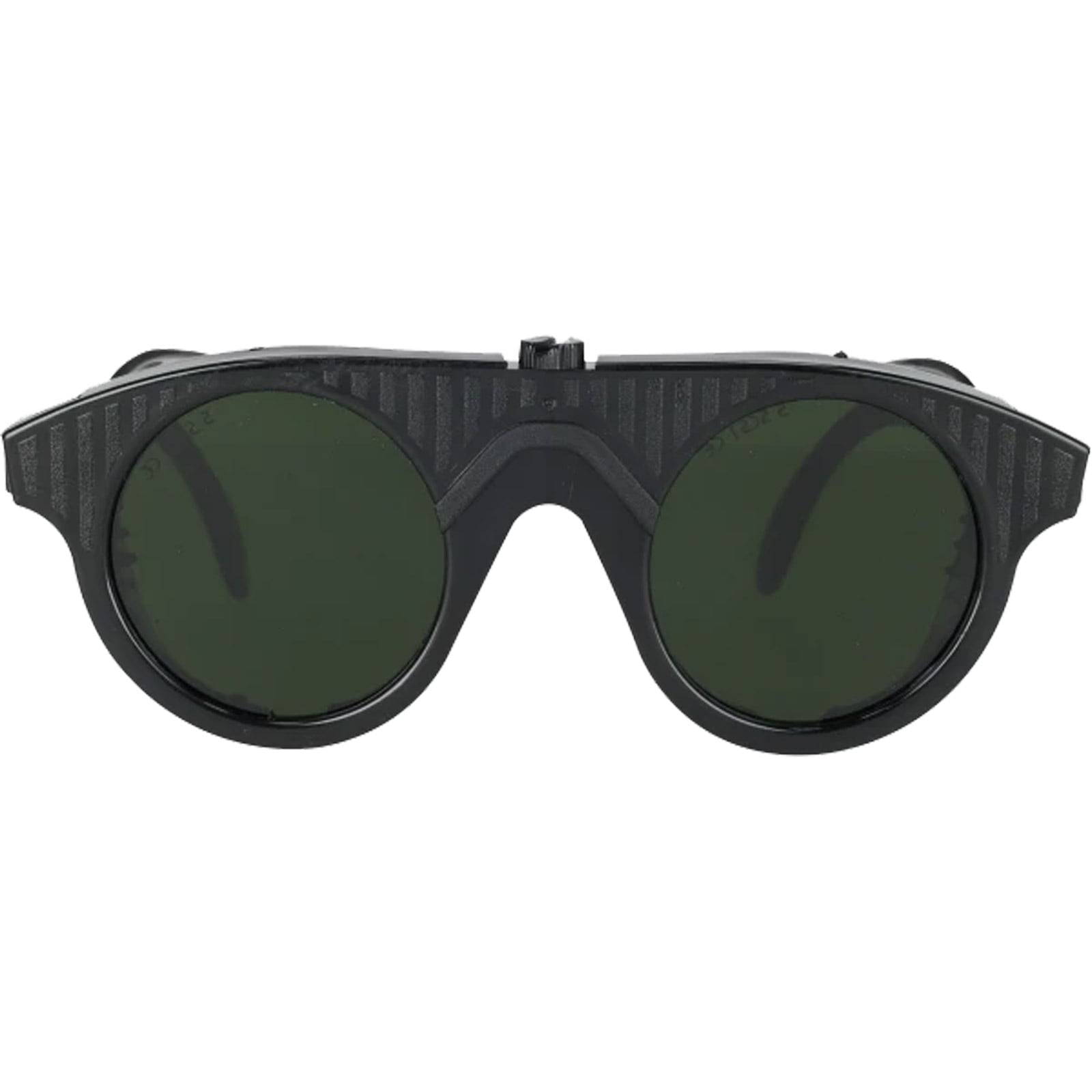 Eine Schutzbrille mit dunklen grünen Gläsern und schwarzem Rahmen, von vorne betrachtet, wahrscheinlich für Schutz oder als Stilaccessoire.