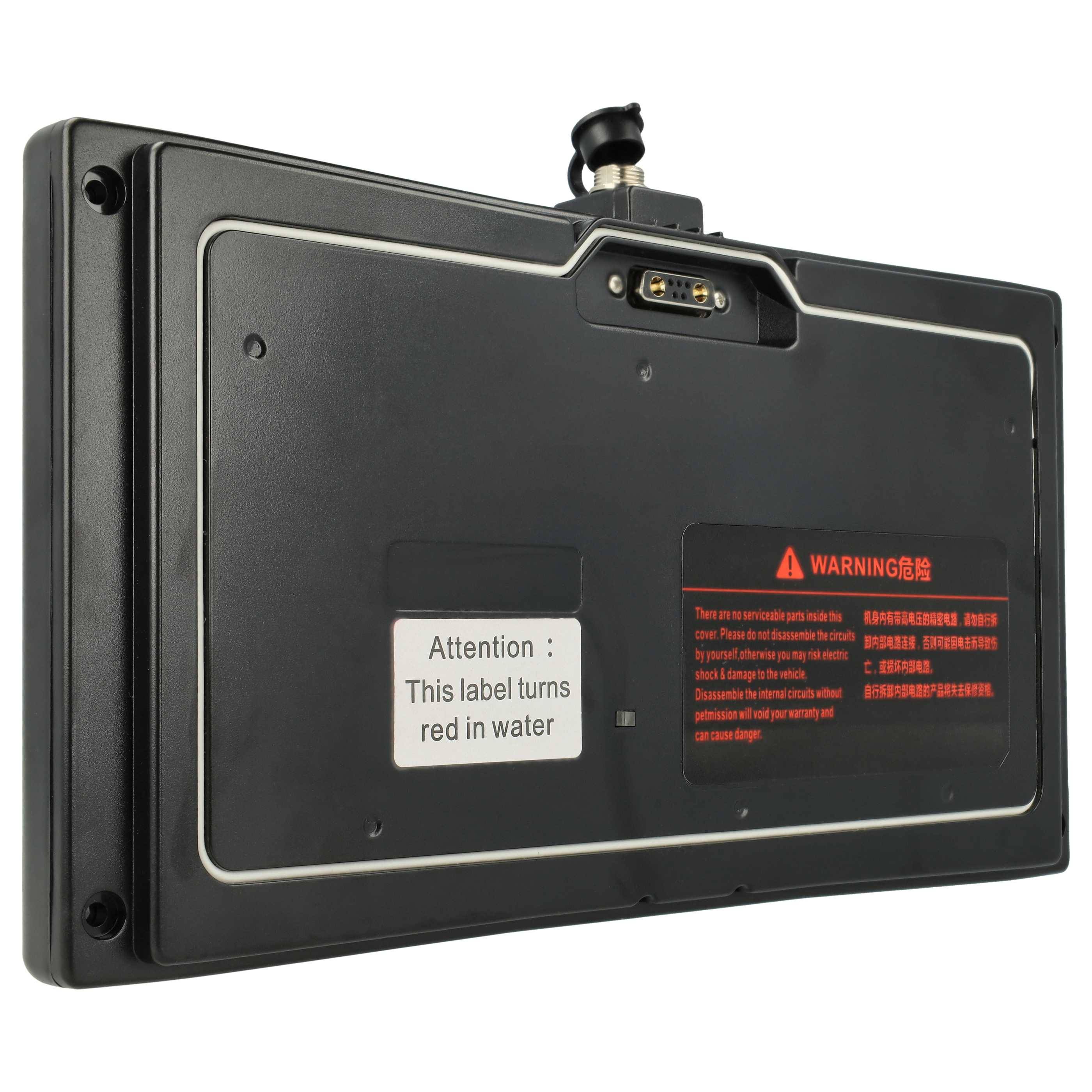 Rückansicht eines schwarzen elektronischen Geräts mit Etiketten. Ein Etikett liest sich: „Achtung: Dieses Etikett wird im Wasser rot.