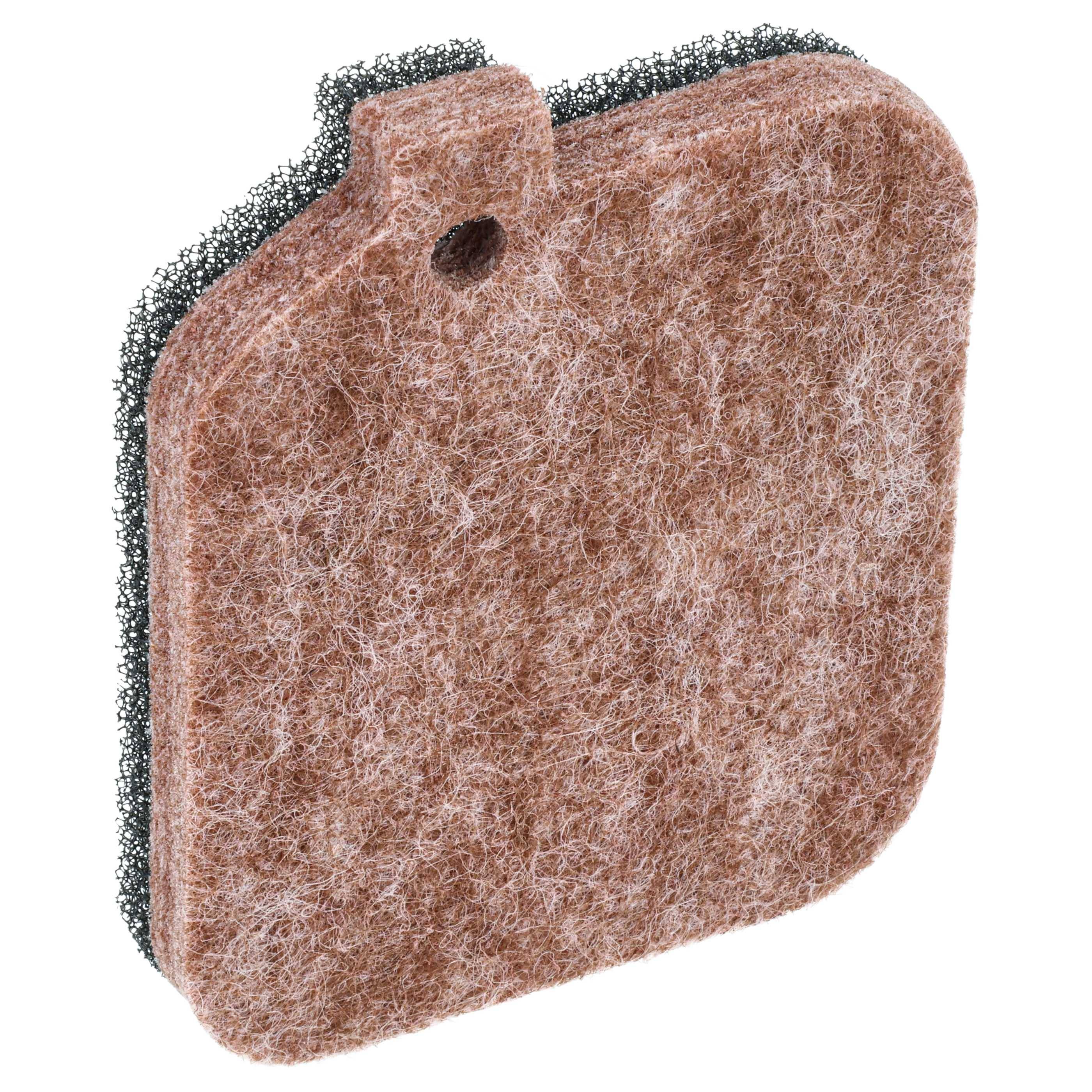 Brauner Filzersatz-Staubsaugerfilter mit einer kleinen Lasche und einem Loch, isoliert auf weißem Hintergrund dargestellt.