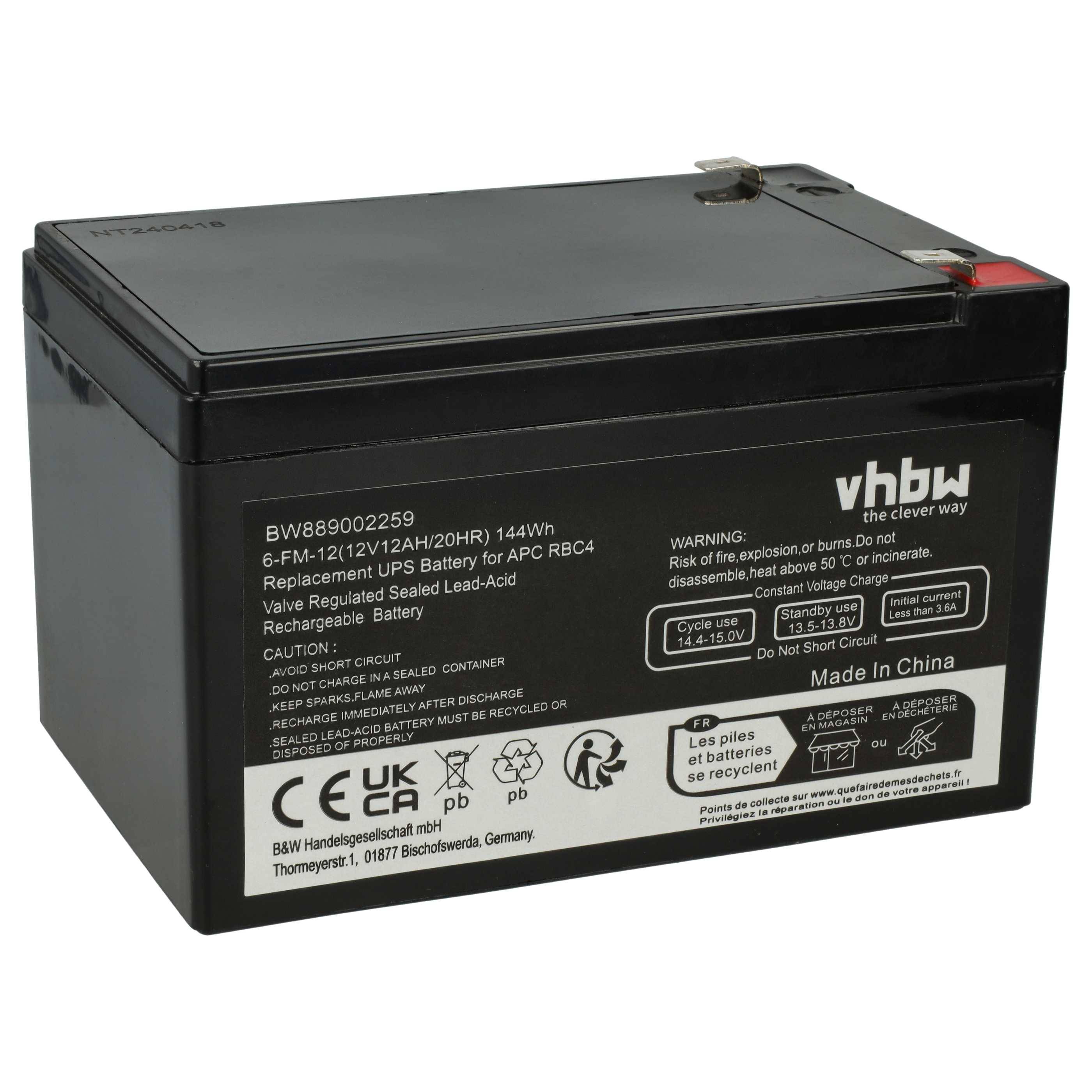 Schwarze rechteckige APC UPS Ersatzbatterie mit Beschriftungen und Warntext auf der Vorder- und Oberseite.