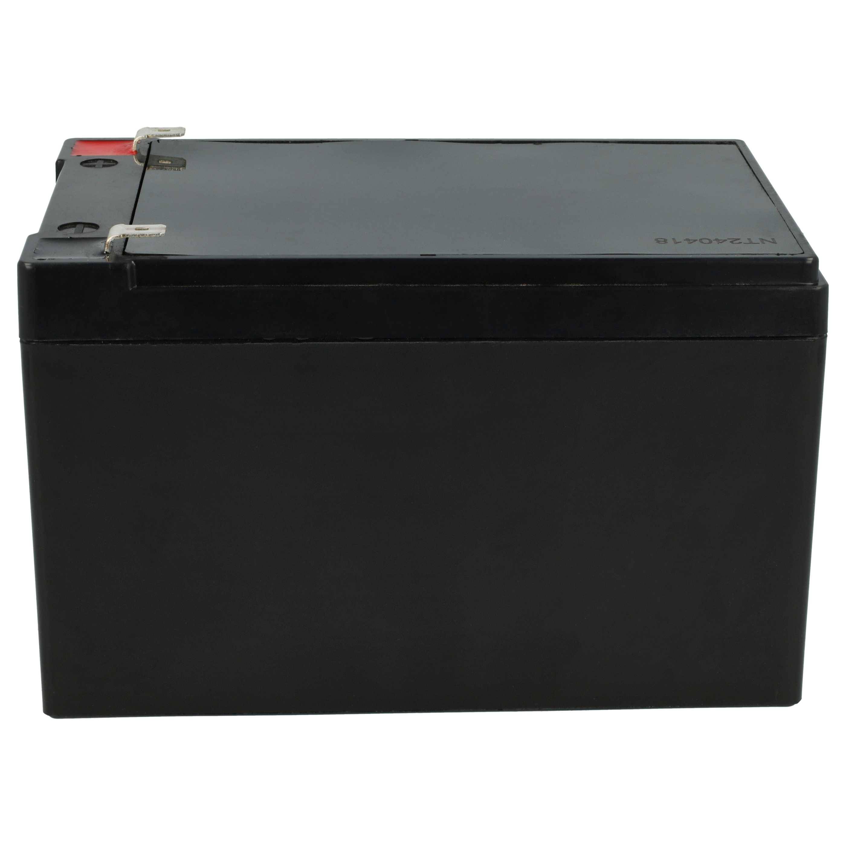 Schwarze rechteckige verschlossene Blei-Säure-Batterie mit Metallklemmen oben, isoliert auf weißem Hintergrund dargestellt.