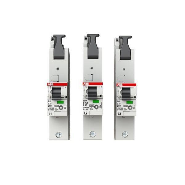 Drei ABB-Leistungsschaltermodule mit den Bezeichnungen L1, L2 und L3, nebeneinander auf weißem Hintergrund dargestellt.