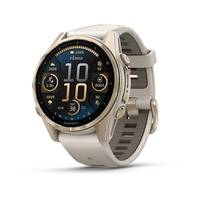 Gold-Smartwatch mit rundem digitalem Display und beigem Silikonarmband auf weißem Hintergrund