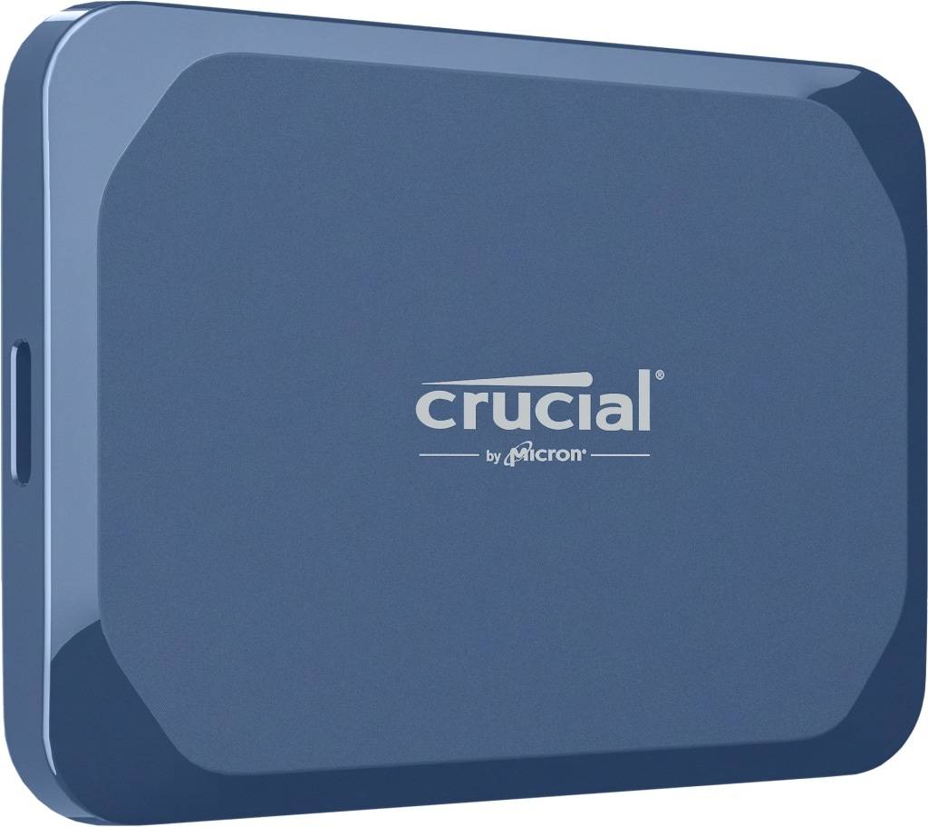 Blaue Crucial by Micron tragbare externe SSD in einer Produktaufnahme gezeigt