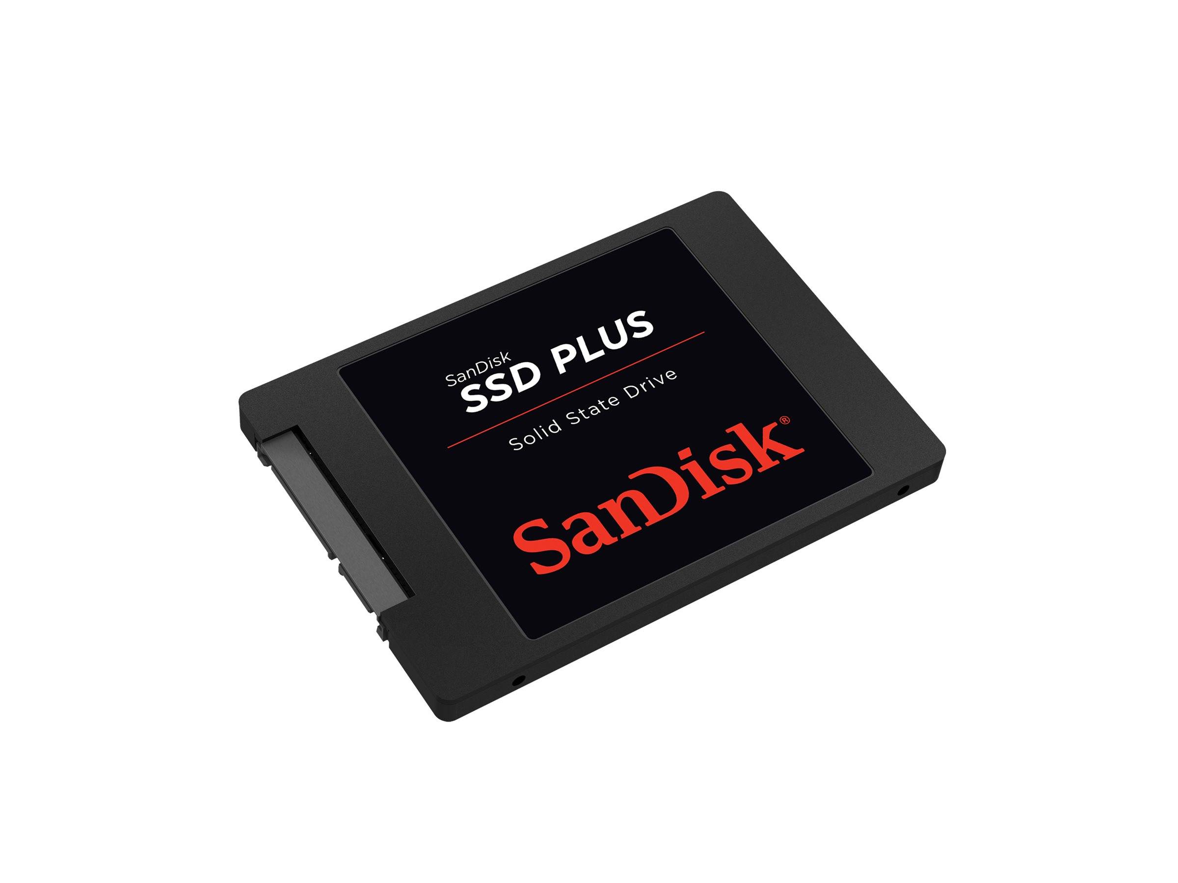 Ein schwarzes SanDisk SSD Plus Solid-State-Drive, das in einem Winkel auf weißem Hintergrund gezeigt wird.