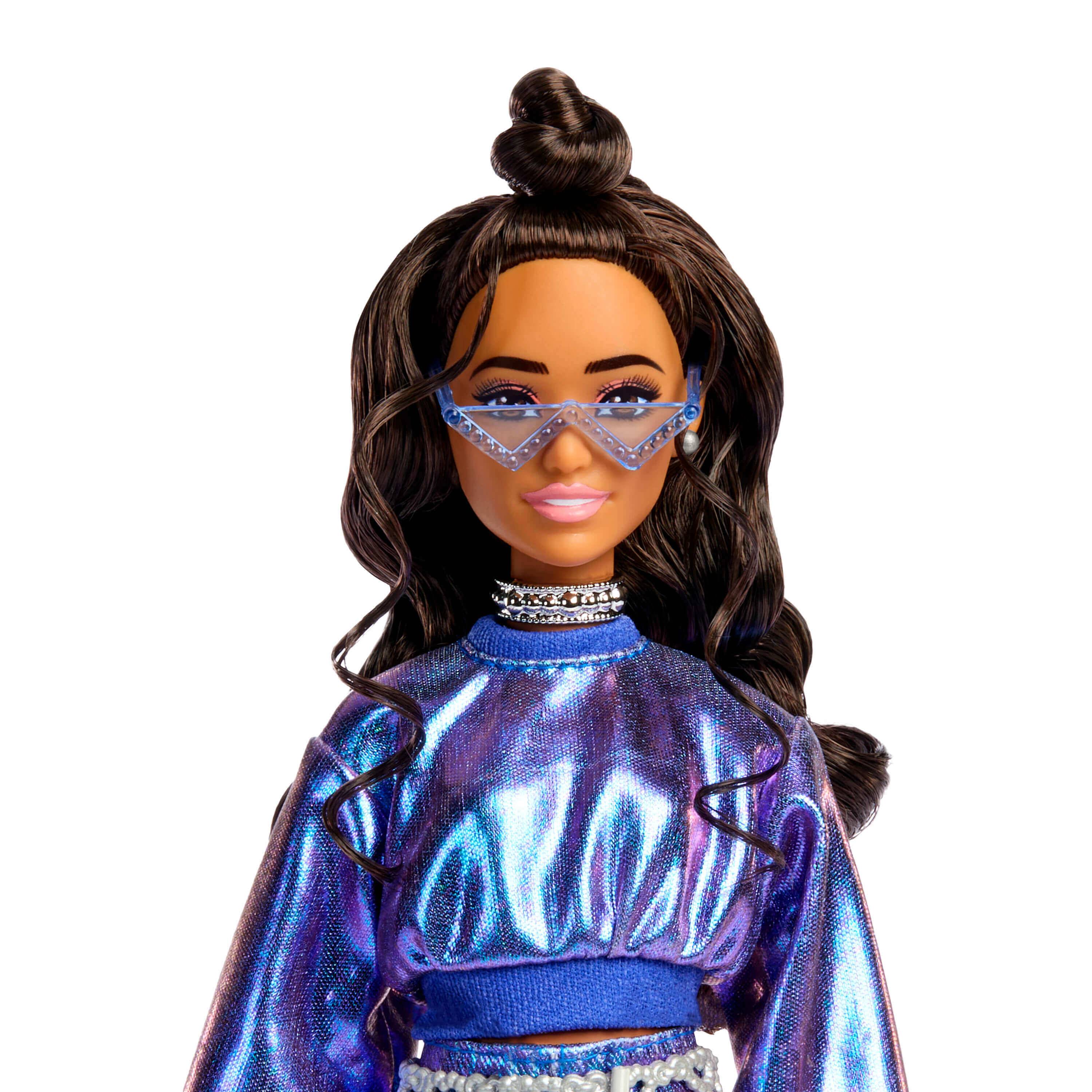 Mattel JFP42 - Barbie Deluxe Style - Blue Sweater