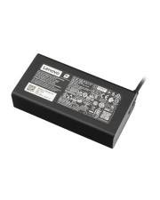 Schwarzer Lenovo-Stromadapter mit angebrachtem Kabel auf weißem Hintergrund, schräg dargestellt.