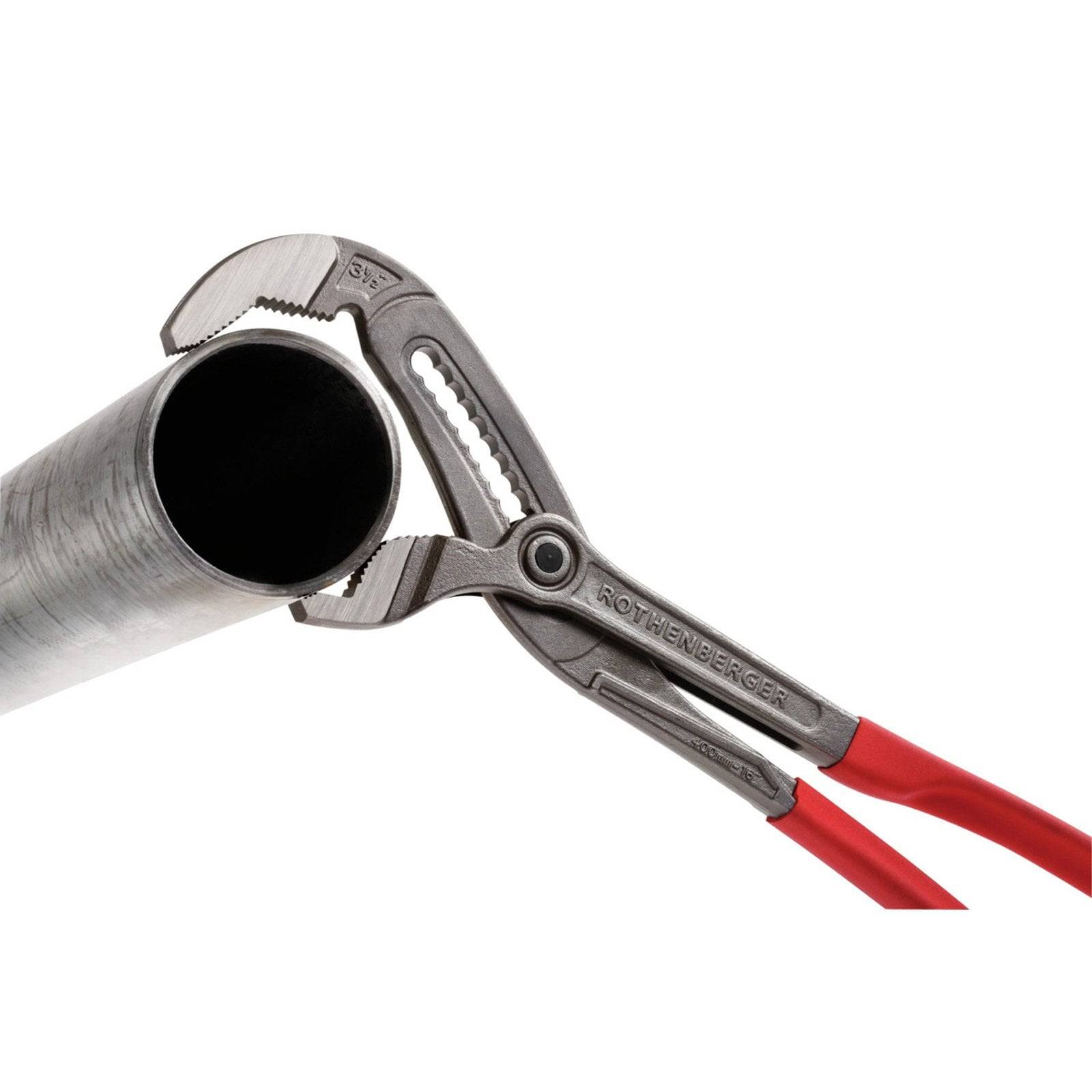 Ein verstellbarer Rohrzange mit roten Griffen umfasst einen Metallrohrstab und demonstriert seine Funktionalität bei Klempner- oder rohrbezogenen Arbeiten.
