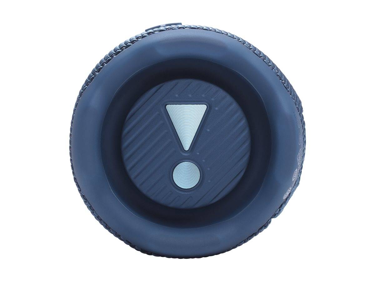 Ein rundes Objekt mit einem blauen Ausrufezeichen-Symbol auf einem dunklen Hintergrund, ähnlich einem Knopf oder Indikator.