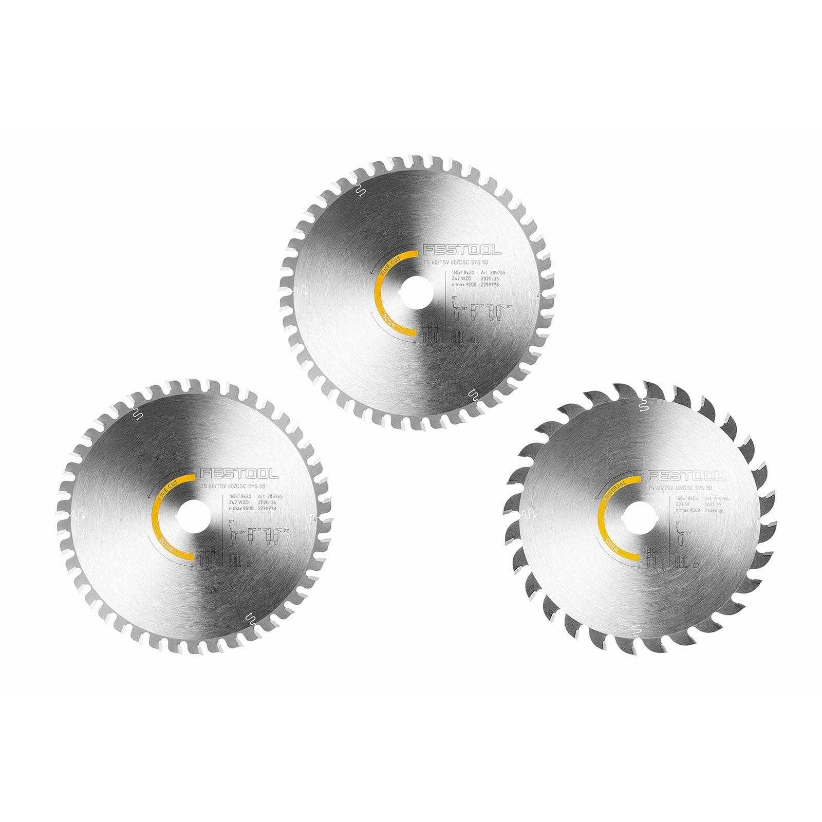 Drei Kreissägeblätter mit scharfen Zähnen, gleichmäßig angeordnet, vor einem hellen Hintergrund präsentiert, die ihre metallische Oberfläche betonen.