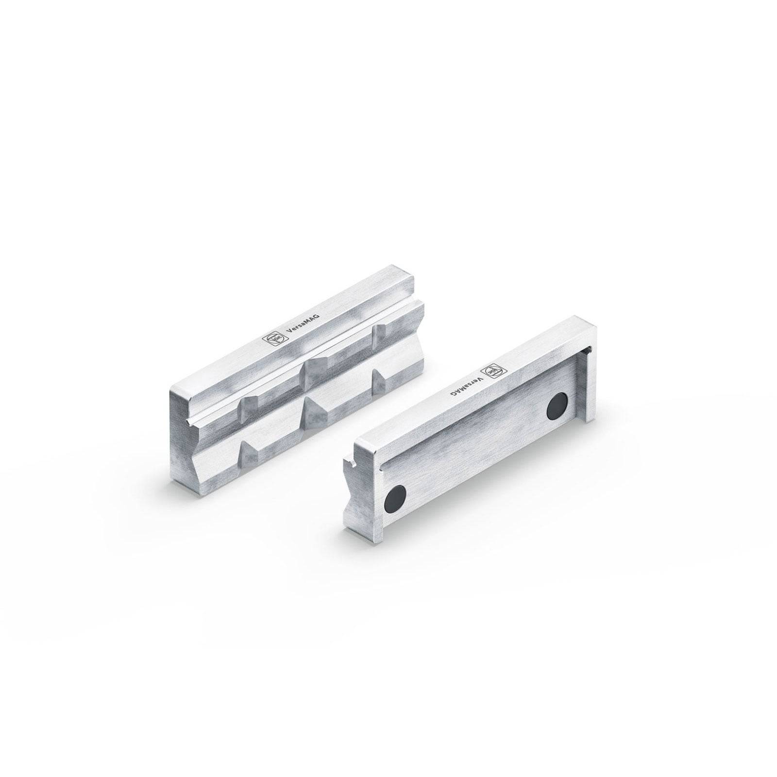 Zwei rechteckige Metallblöcke mit gerillten Seiten und schwarzen Punkten auf der Oberseite. Herstellerlogo und Text auf jedem Block. Weißer Hintergrund.