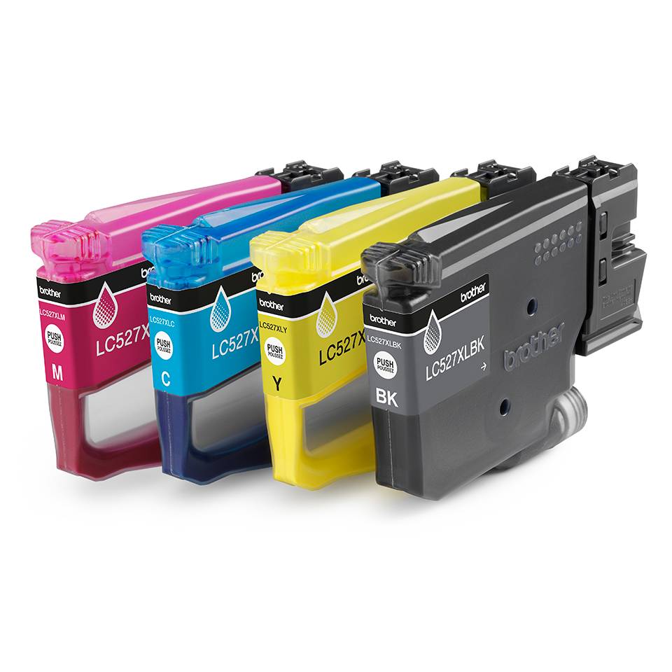 Vier Brother-Tintenpatronen in Magenta, Cyan, Gelb und Schwarz nebeneinander auf weißem Hintergrund angeordnet.