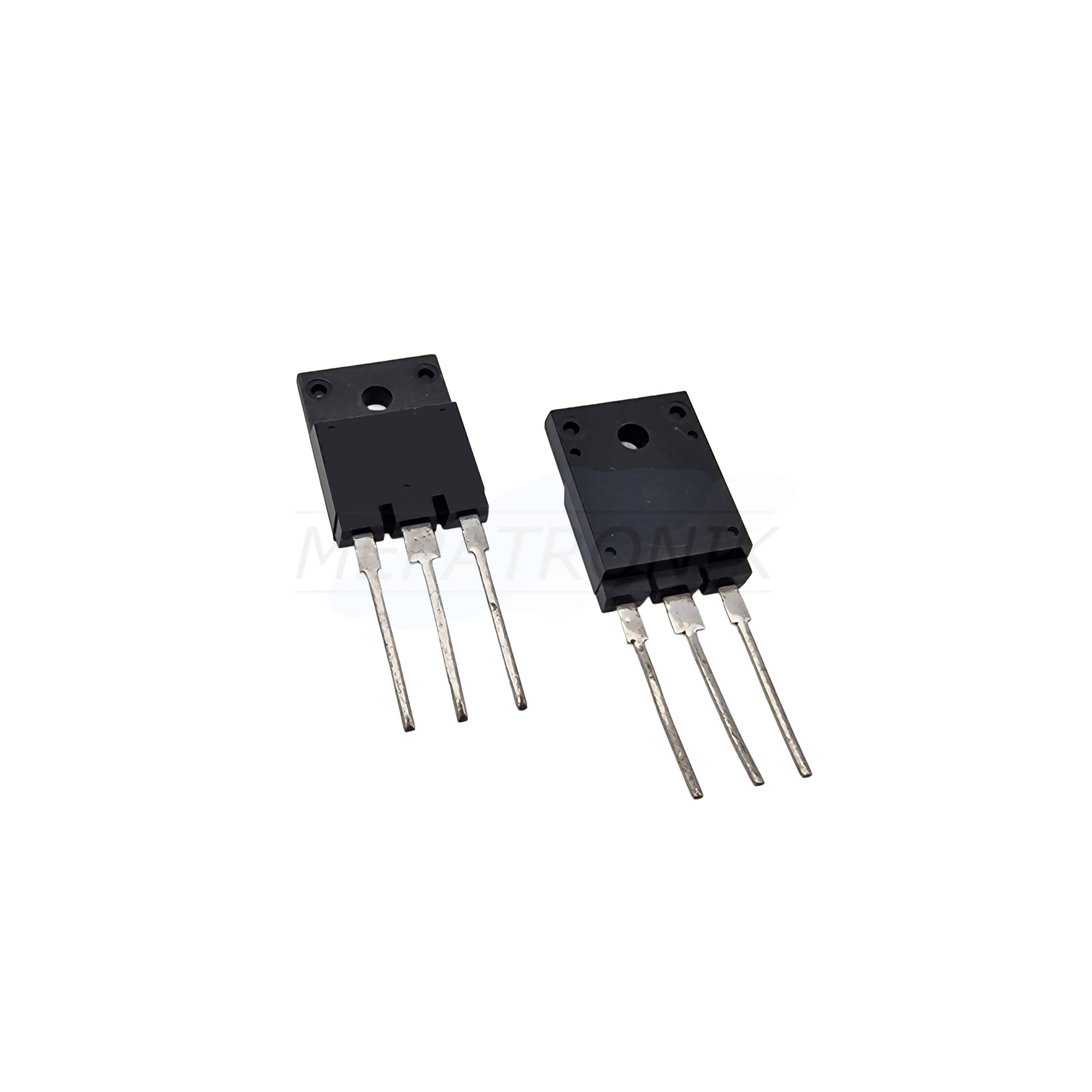 Zwei schwarze elektronische Komponenten mit jeweils drei Metallstiften auf schwarzem Hintergrund, wahrscheinlich Transistoren oder ähnliche Geräte.