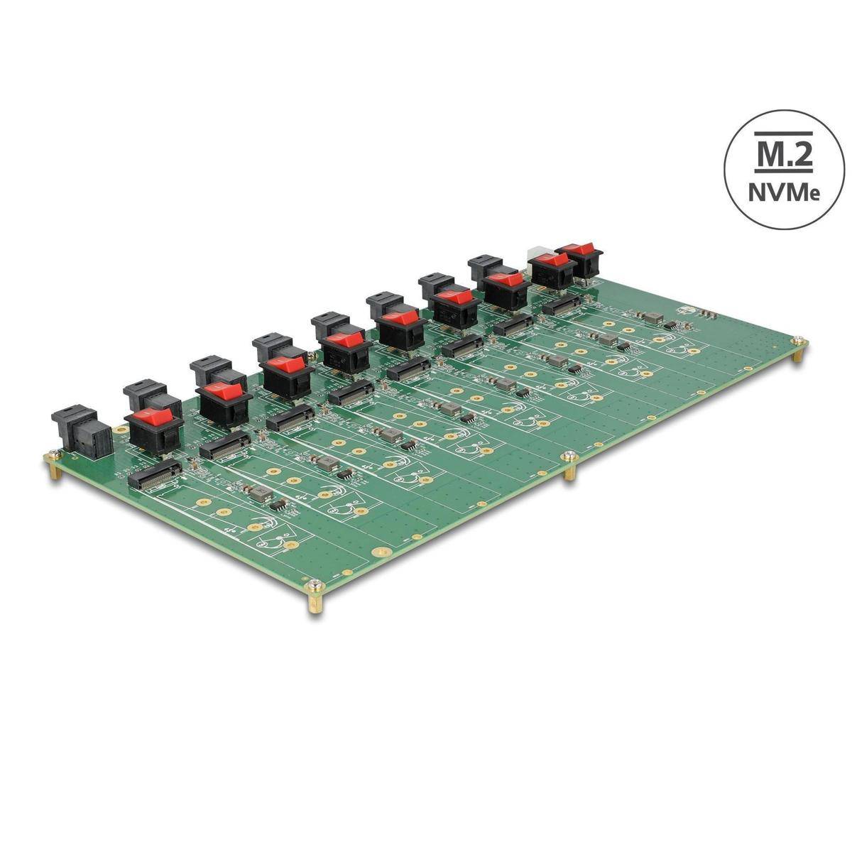 Grüne Leiterplatte mit mehreren schwarzen und roten Anschlüssen, beschriftet mit 'M.2 NVMe'. Entwickelt für elektronische Hardwareverbindungen oder Speicherzwecke.
