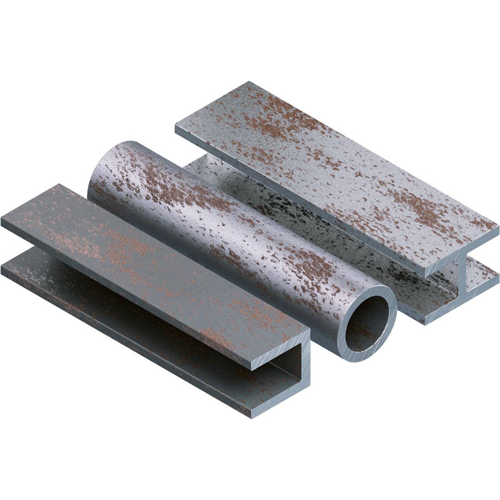 Drei Metallstücke mit Rost, darunter ein Rohr und zwei Balken, die verschiedene strukturelle Querschnitte repräsentieren, weisen unterschiedliche Grade der Oxidation auf.