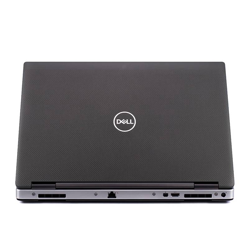 Geschlossener Dell-Laptop von hinten gezeigt, mit dem Logo zentriert auf einem strukturierten Deckel und mehreren Anschlüssen, die entlang der hinteren Kante sichtbar sind.