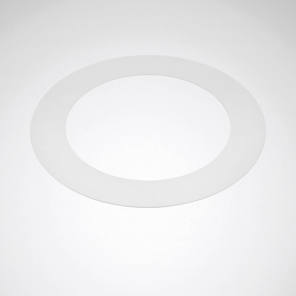 Eine minimalistische Darstellung einer kreisförmigen weißen Lampe an einer schlichten weißen Decke, die einen sanften Halo-Effekt um das Zentrum erzeugt.