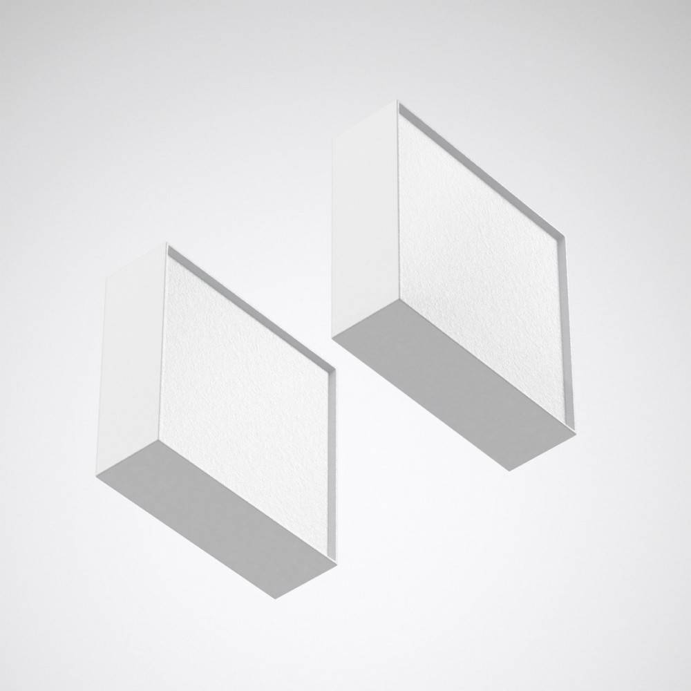 Zwei weiße rechteckige Blöcke, die in einem minimalistischen, leeren Raum schweben und dabei sanfte Schatten auf einen neutralen Hintergrund werfen.