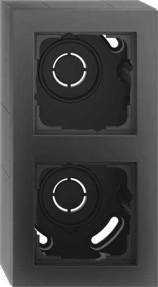 Eine Nahaufnahme einer zweipoligen Elektroautoladestation mit Steckdosen und Schutzklappen vor einem grauen Hintergrund.