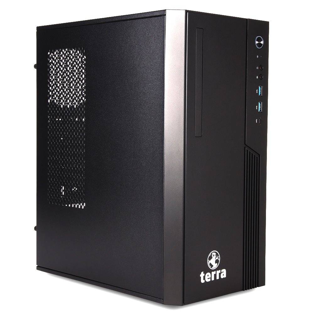 Ein schwarzer Desktop-Computergehäuse mit einer seitlichen Belüftungsöffnung, vorderen USB-Anschlüssen und dem Logo 'terra' am unteren Rand.