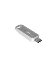 Silberner USB-Speicherstick mit USB-C-Anschluss auf weißem Hintergrund