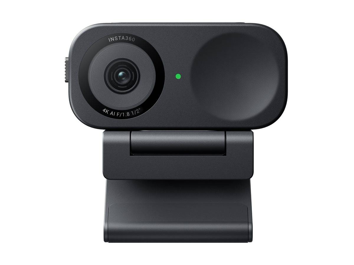 Schwarze Insta360-Webcam mit Einzellinse und grüner Kontrollleuchte auf einem Ständer, Frontansicht vor weißem Hintergrund.