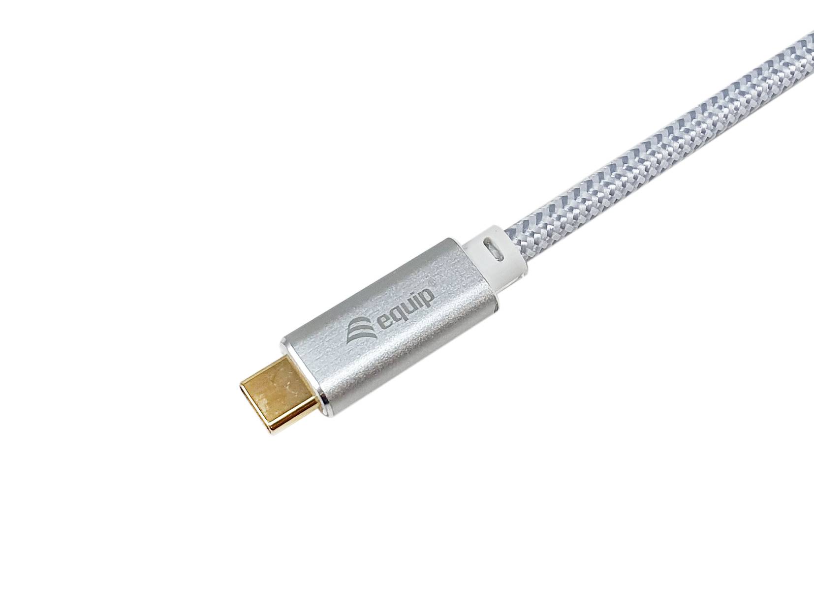 Ein silberner USB-C-Kabelstecker mit geflochtenem Kabel, gezeigt auf weißem Hintergrund.