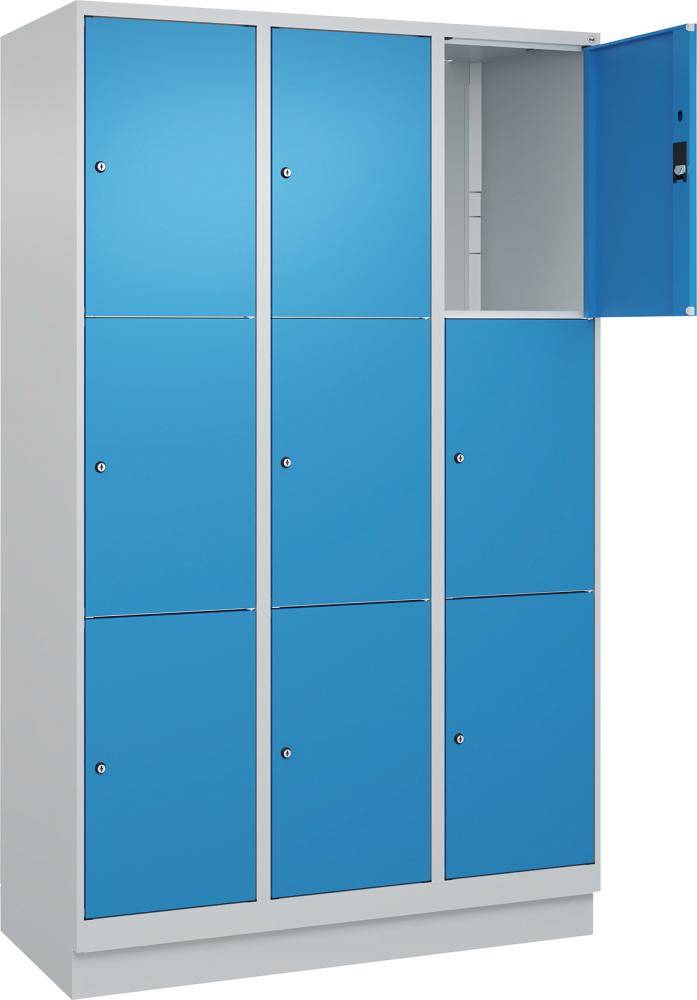 Fächerschrank CLASSIC B1200xT500xH1950 mm RAL 7035/5012, 3x3 Fächermit 100 mm hohem Sockel - Artikel: 7830373125
