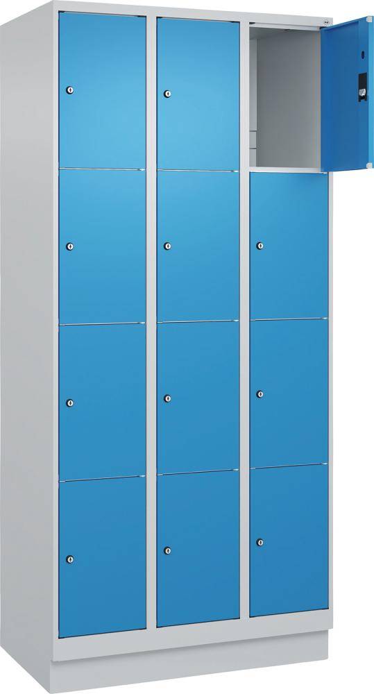 Fächerschrank CLASSIC B900xT500xH1950 mm RAL 7035/5012, 3x4 Fächermit 100 mm hohem Sockel - Artikel: 7830373164