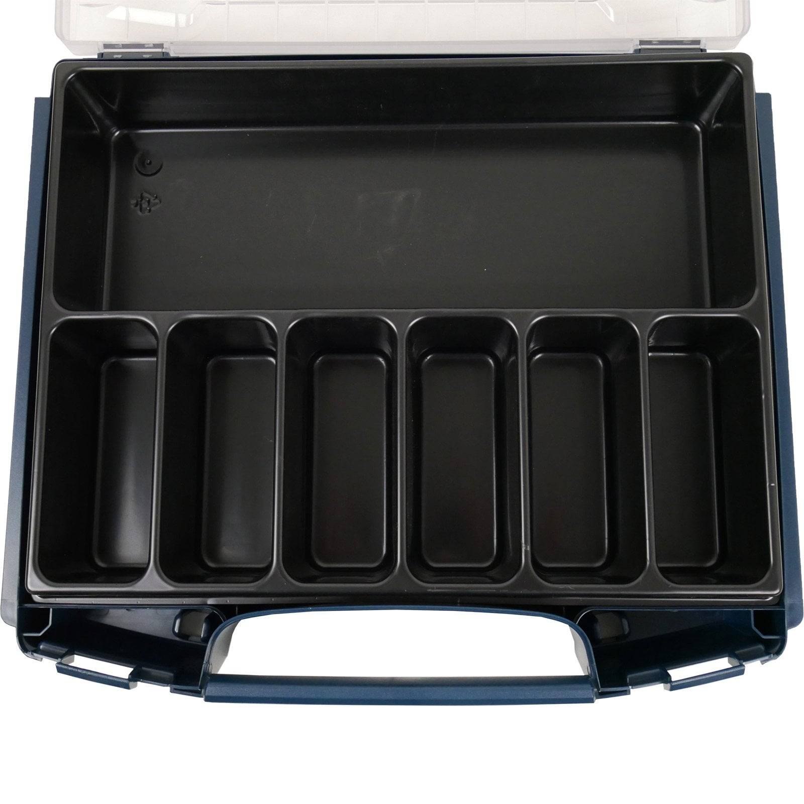 Eine offene Kunststoff-Organizer-Box mit transparentem Deckel und sechs Fächern in unterschiedlichen Größen, bestimmt zum Lagern von kleinen Gegenständen.