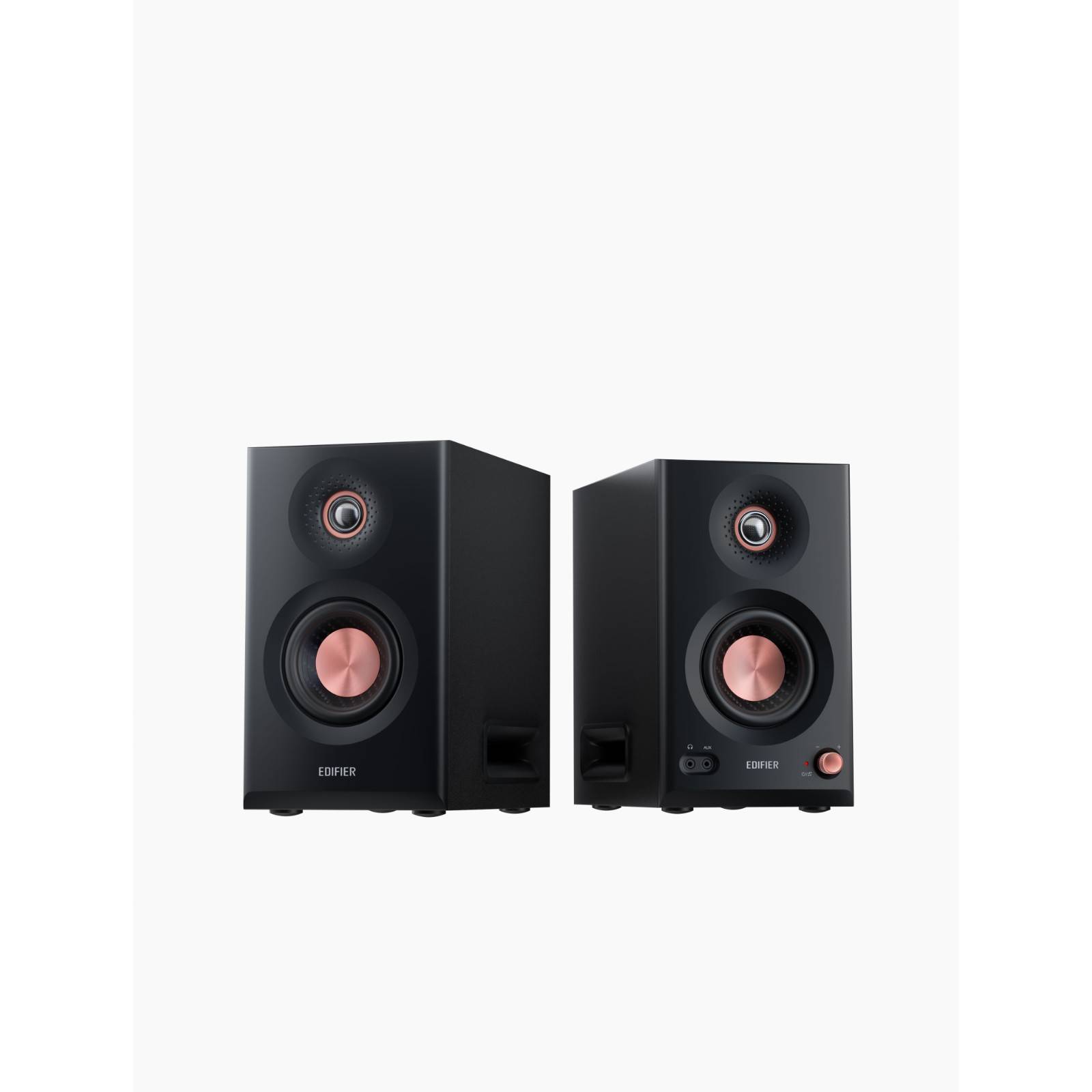 Zwei schwarze Regalleuchtsprecher mit Kupferakzenten auf weißem Hintergrund. Jeder hat eine zentrale Speakermembran und einen kleinen kreisförmigen Hochtonlautsprecher oben.