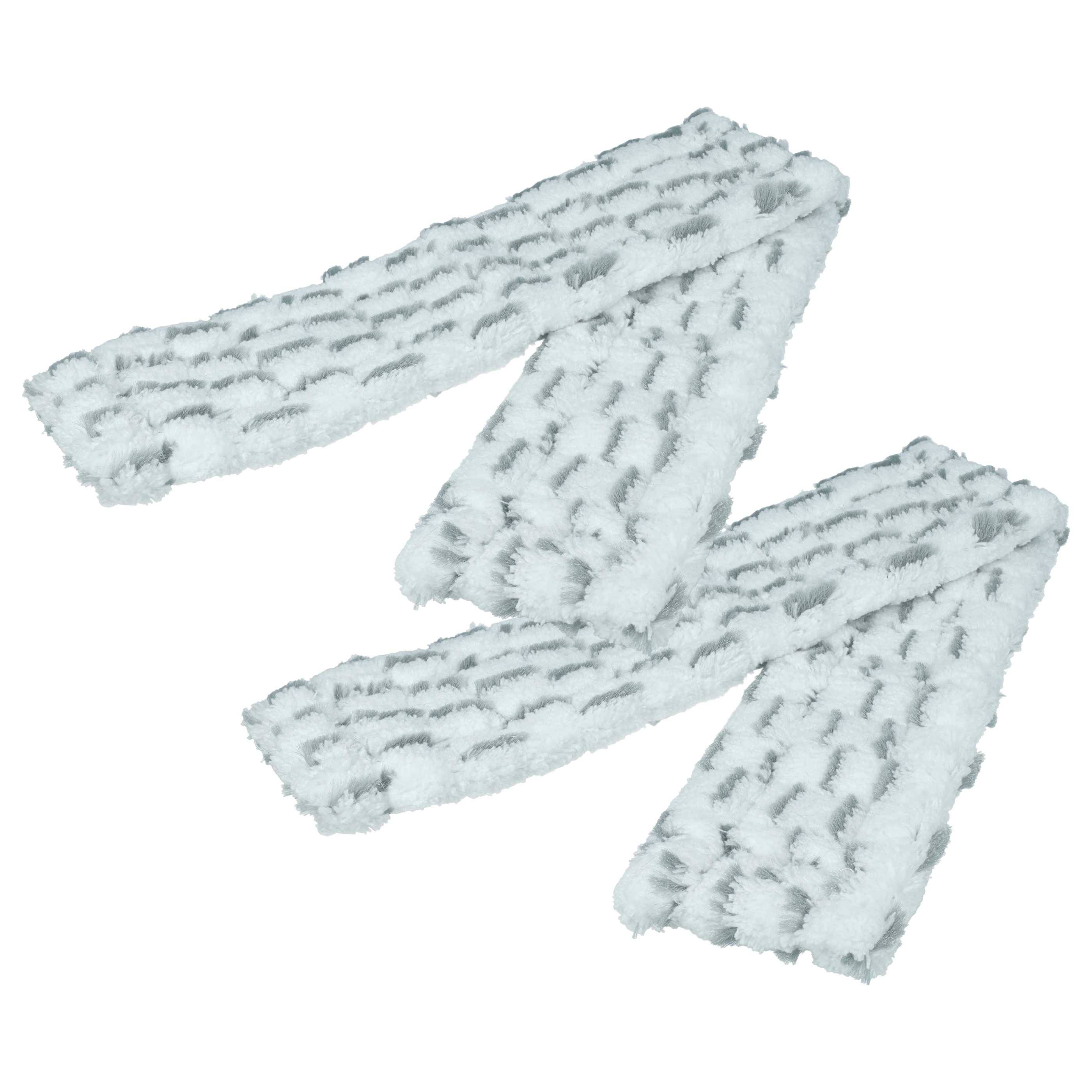 Drei weiße Mikrofaser-Wischpads mit grauen Streifen, überlappend auf einem schlichten weißen Hintergrund angeordnet.