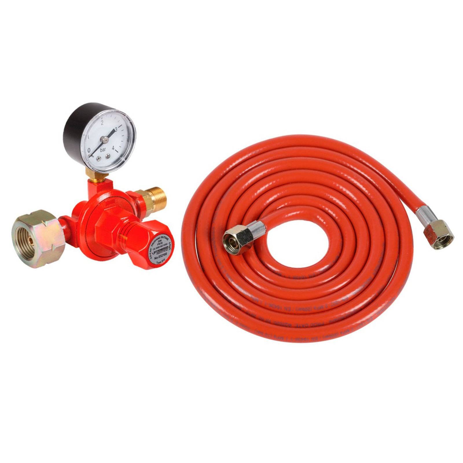 Ein roter Gasregler mit Manometer und Anschlussventilen, zusammen mit einem aufgewickelten roten Schlauch mit Metallverbindern an beiden Enden.