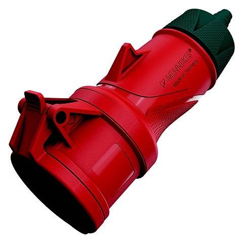Roter Industrie-Elektrostecker mit schwarzer Kappe und grüner Kabelverschraubung auf weißem Hintergrund.