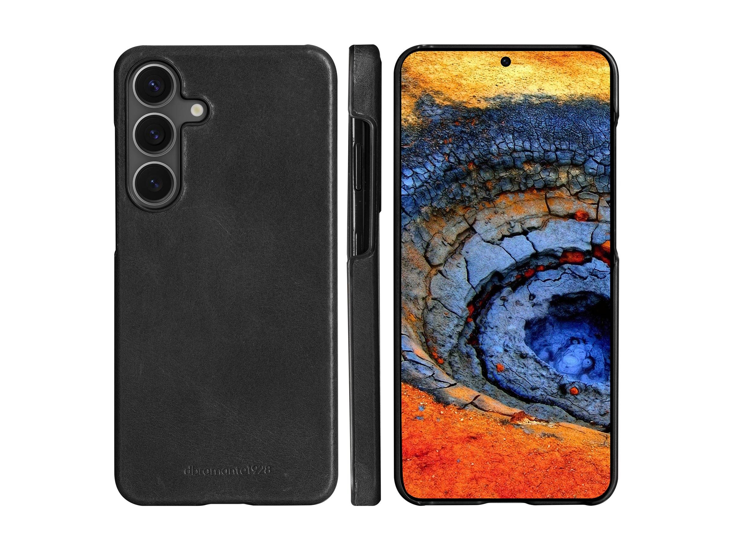 Ein Smartphone mit einer Lederhülle daneben, das eine farbenfrohe geologische Formation mit wirbelnden Mustern in Orange, Blau und Braun zeigt.