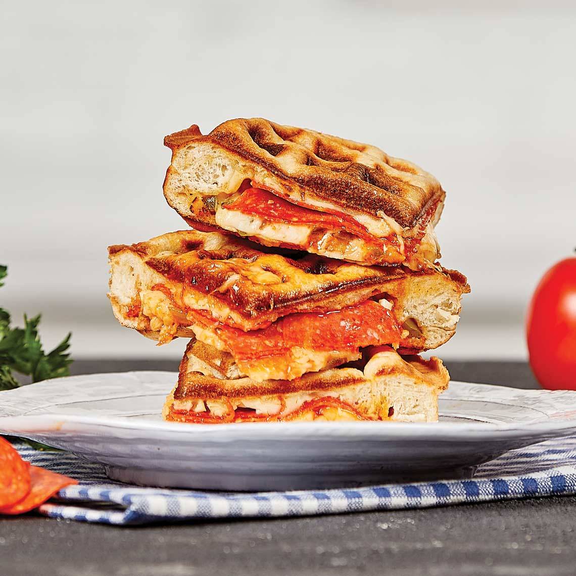 PowerXL Waffle Star - Waffeleisen für gefüllte Waffeln - 18cm - Antihaft-Beschichtung - Wafflemaker mit Anti-Tropf-Rinne - herzhafte & süße Waffel