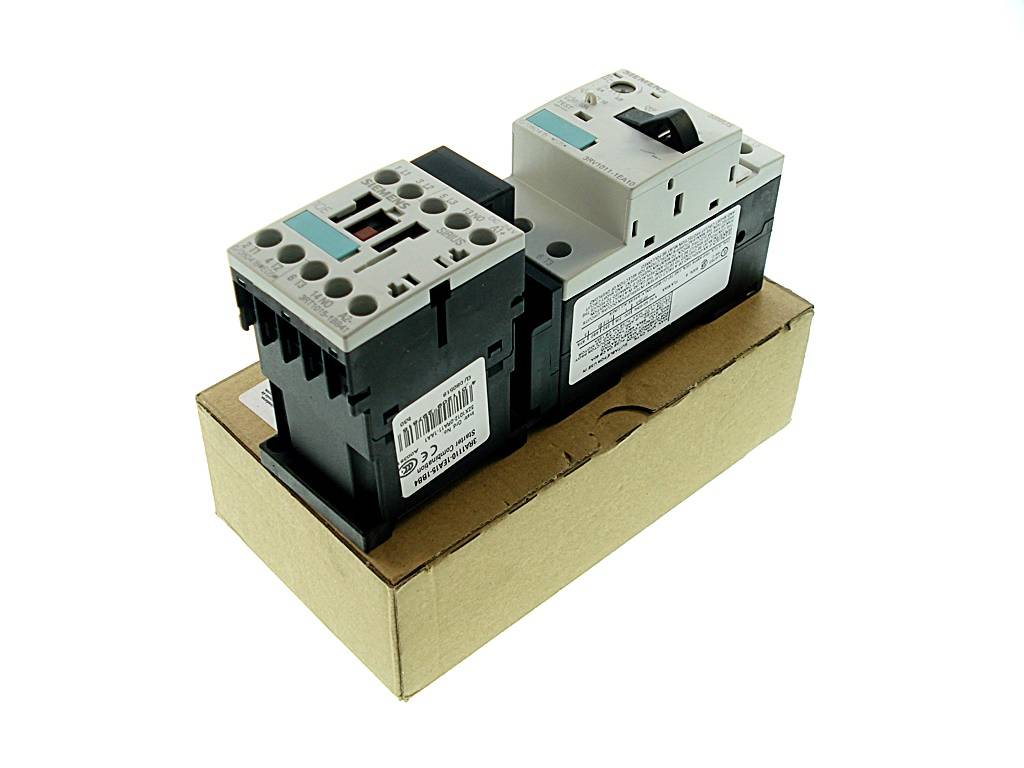 Zwei industrielle Elektroschütze, montiert auf einem Karton vor weißem Hintergrund.