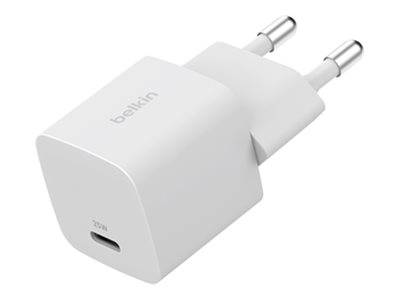 Weißes Belkin USB-C-Wandladegerät mit zwei runden EU-Steckdosen auf einfachem Hintergrund.