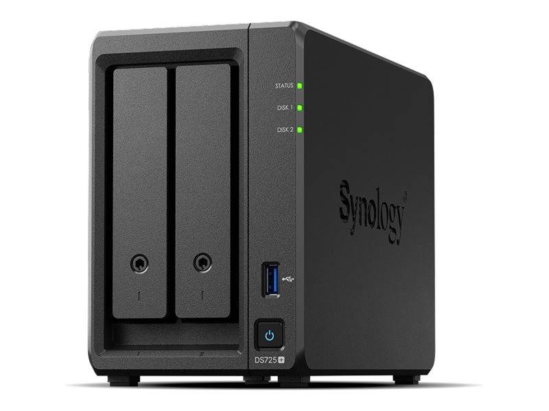 Ein Synology NAS-Gerät mit zwei Festplattenschächten, Status-LEDs, einem USB-Anschluss und einem Netzschalter wird gezeigt. Das Modell 'DS725+' ist sichtbar.