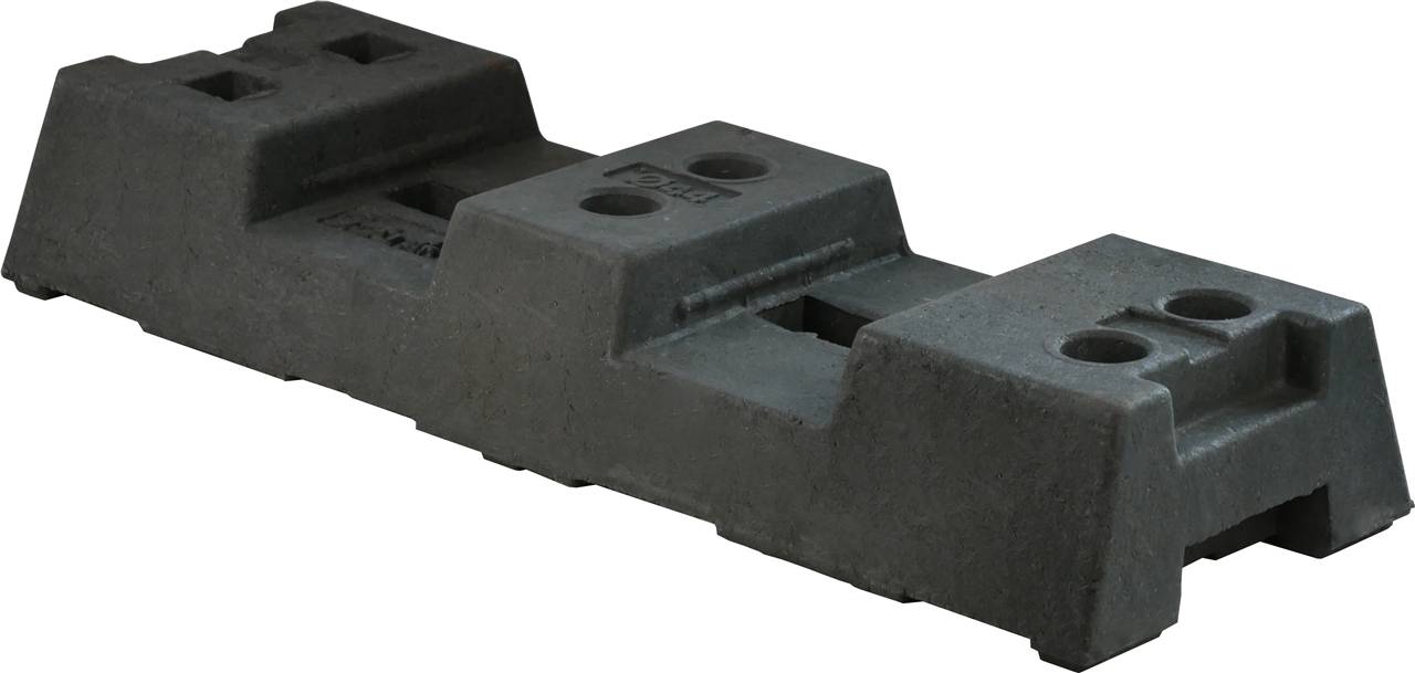 Schake 3F110L Bauzaunfuß aus Kunststoffrecycling Länge: 800 mm<br><br>Höhe: 125 mm<br><br>Breite: 290 mm<br><br>mit 4 Löchern (Ø 42 mm)<br><br>u