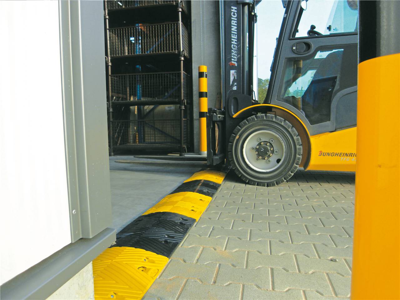 Schake 3392-61 Bodenschwelle Typ NOX Mittelstück gelb Höhe: 60 mm