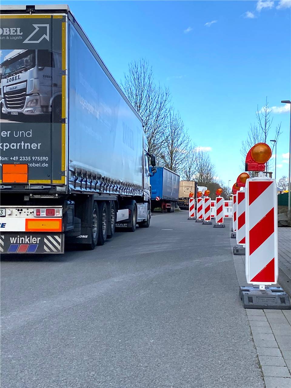 Schake 36NOXP/2E BASt-Wendebake NOX Folie Typ RA2/B, pfeilförmig einseitig rechts- / linksweisend