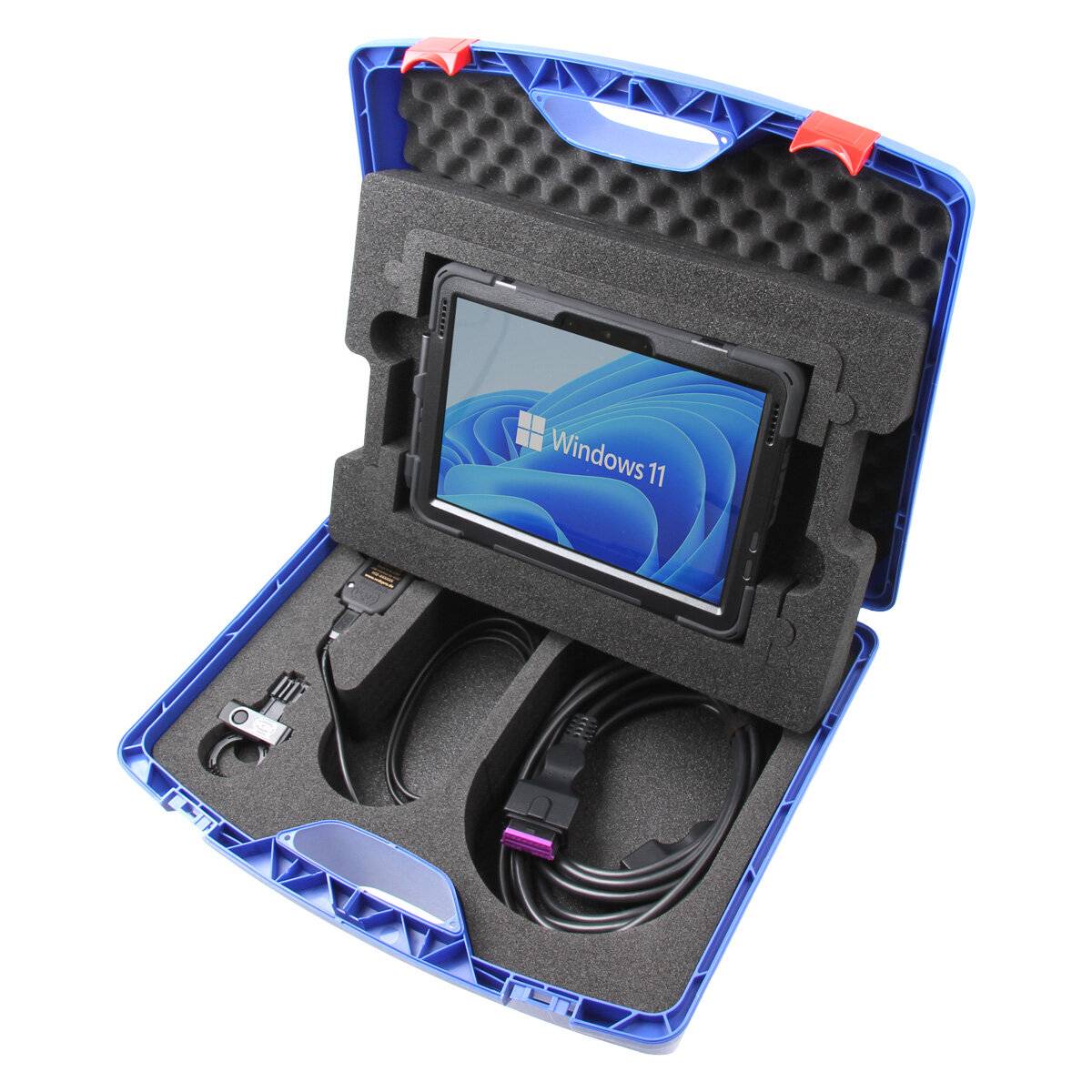 Windows 11-Tablet in einer Schutzhülle mit Kabeln und Zubehör, bereit zur Einrichtung.
